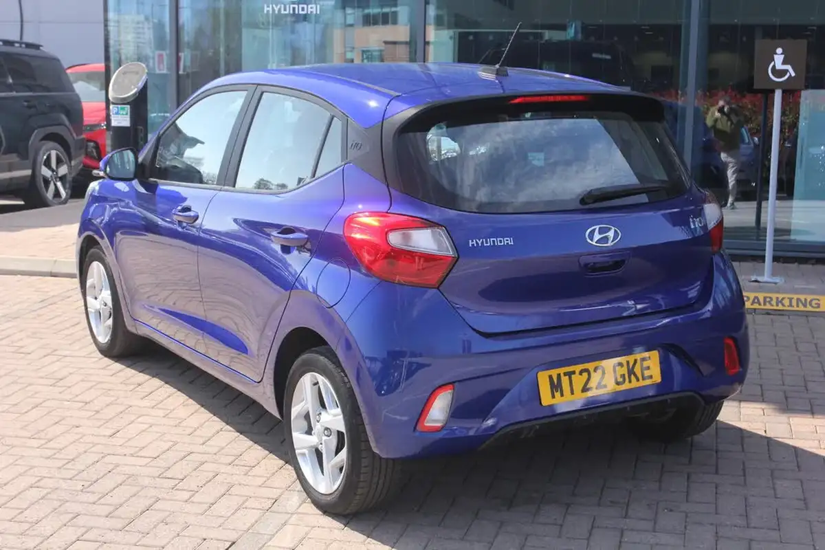 2022-hyundai-i10-10-se-connect-big-2