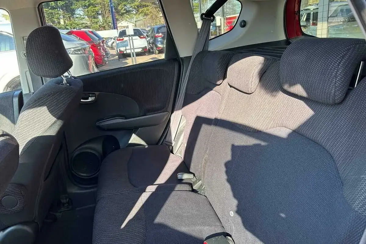 2014-honda-jazz-14-es-plus-cvt-big-7
