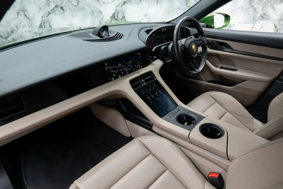 2021-porsche-taycan-e-4s-cross-turismo-awd-big-11