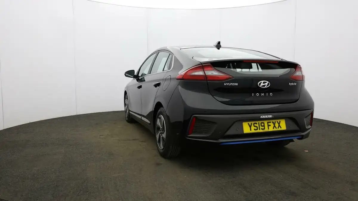 2019-hyundai-ioniq-16-gdi-premium-se-hybrid-big-23