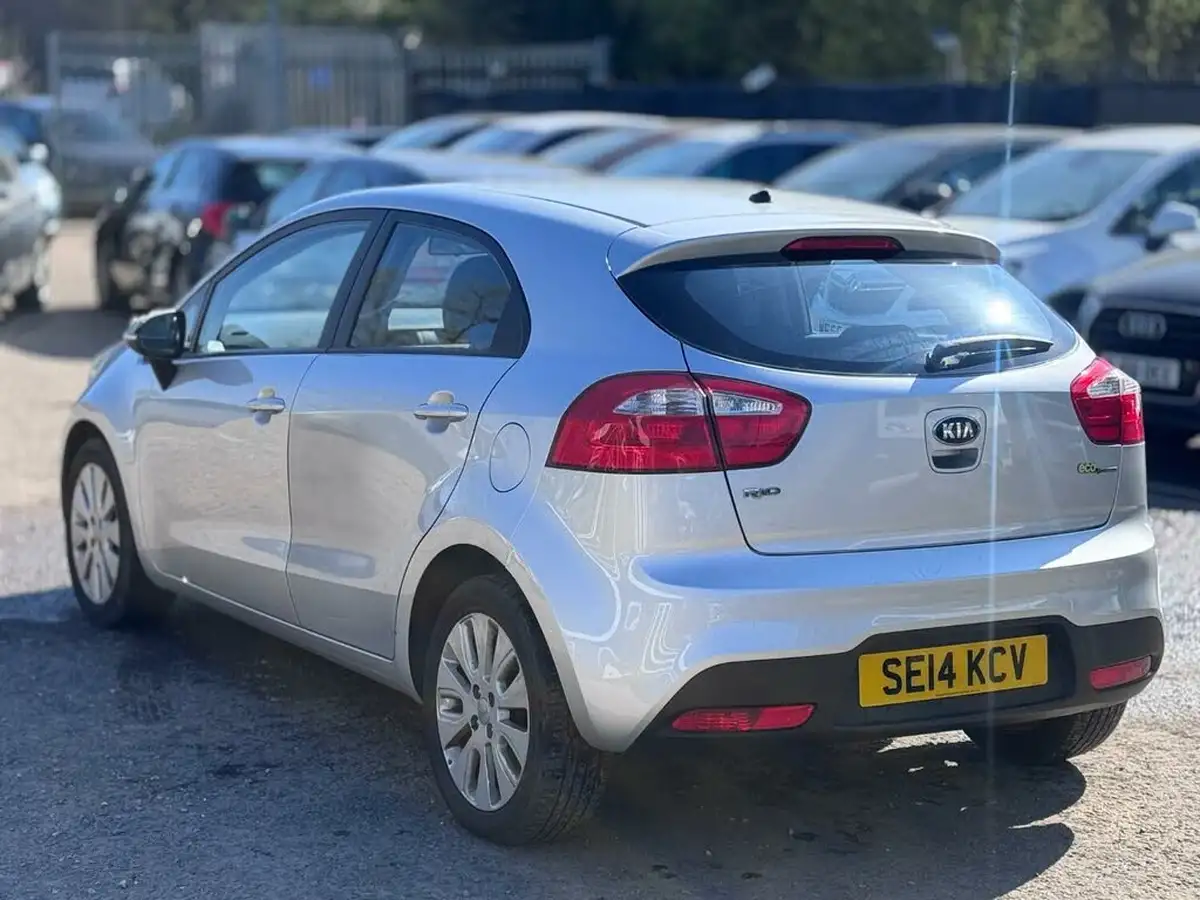 2014-kia-rio-11crdi-2-big-8