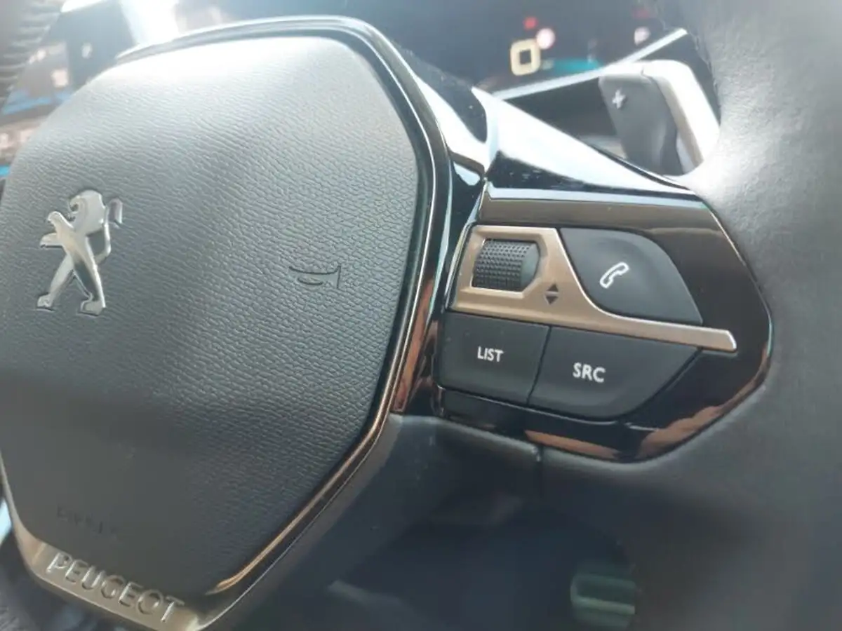 2023-peugeot-208-12-puretech-allure-premium-130ps-eat8-big-15
