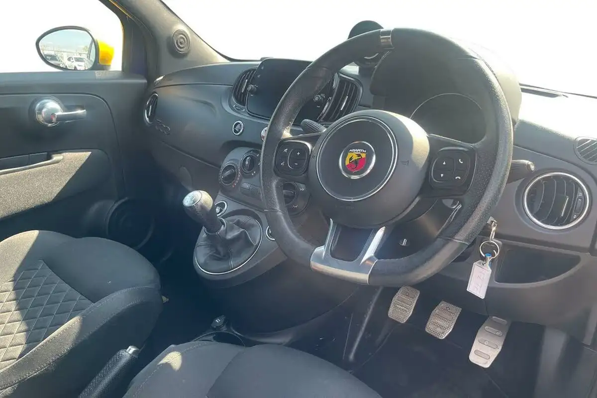 2021-abarth-595-14-tjet-f-big-6
