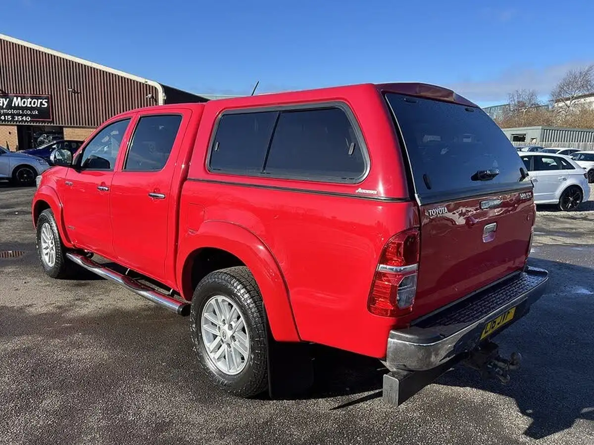 2016-toyota-hi-lux-30td-invincible-auto-big-3