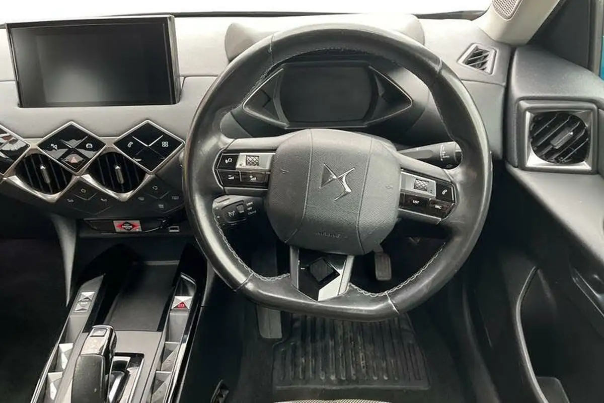 2022-ds-ds-3-crossback-e-tense-bastille-big-10