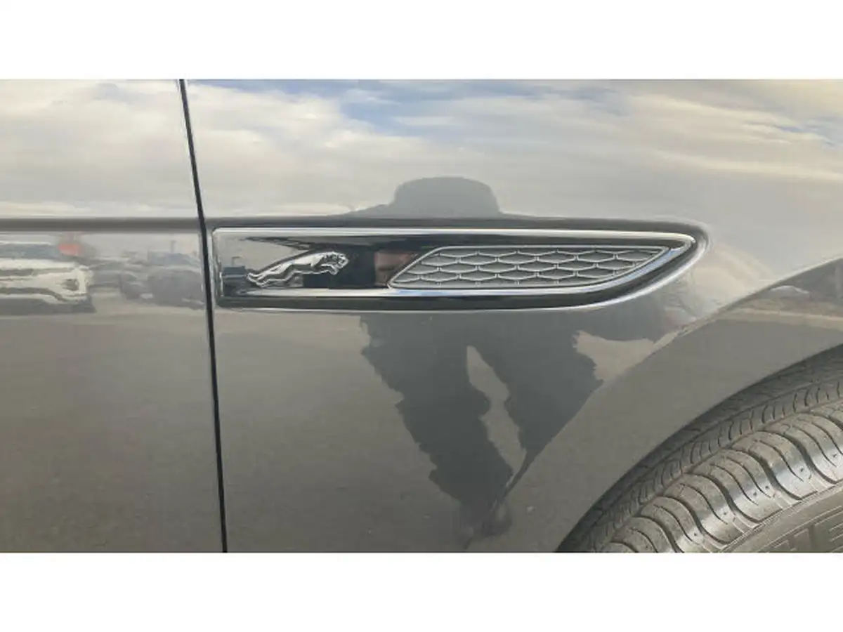 2022-jaguar-f-pace-20-d200-r-dynamic-black-big-21