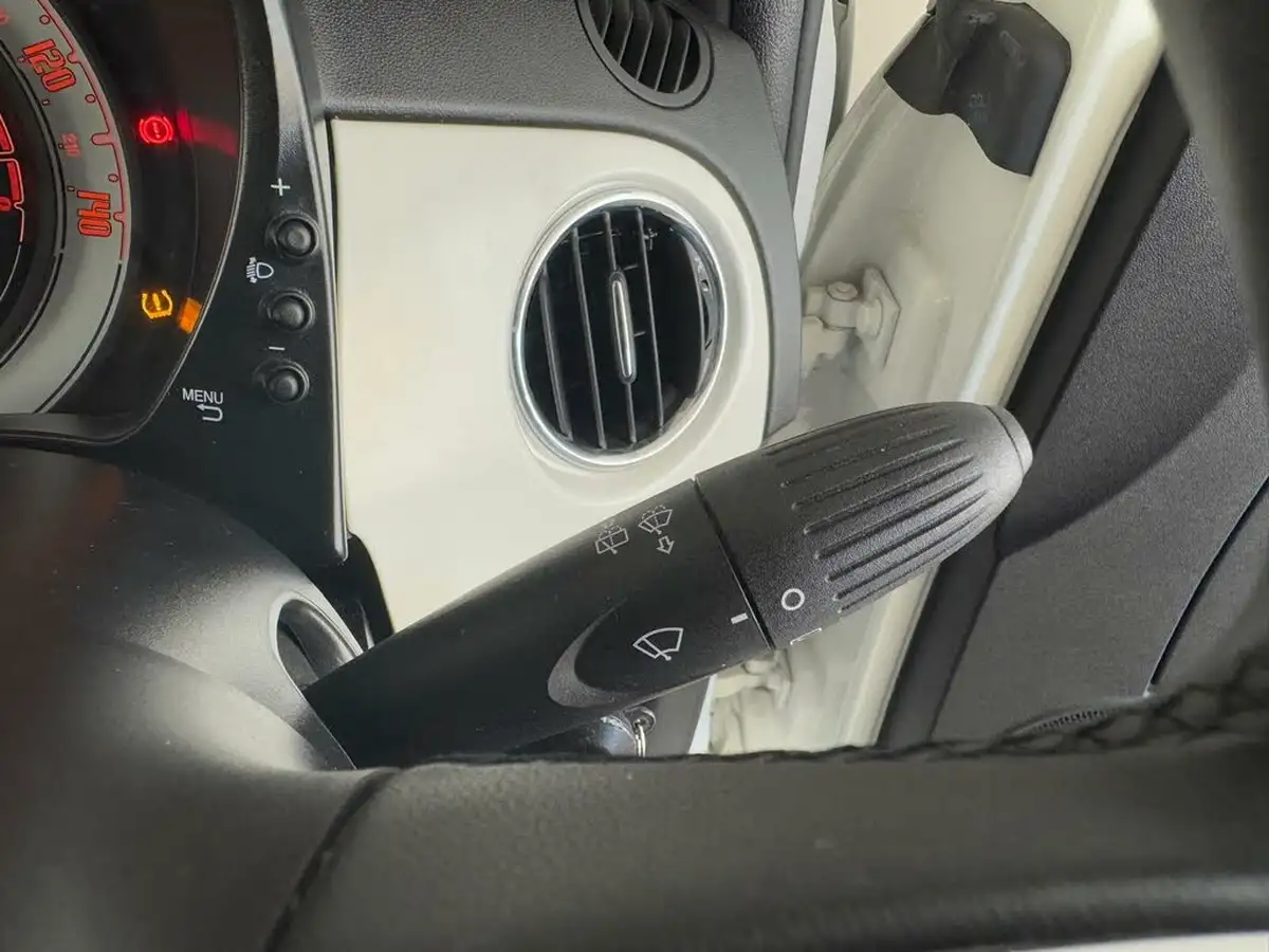 2021-fiat-500-10-lounge-big-24