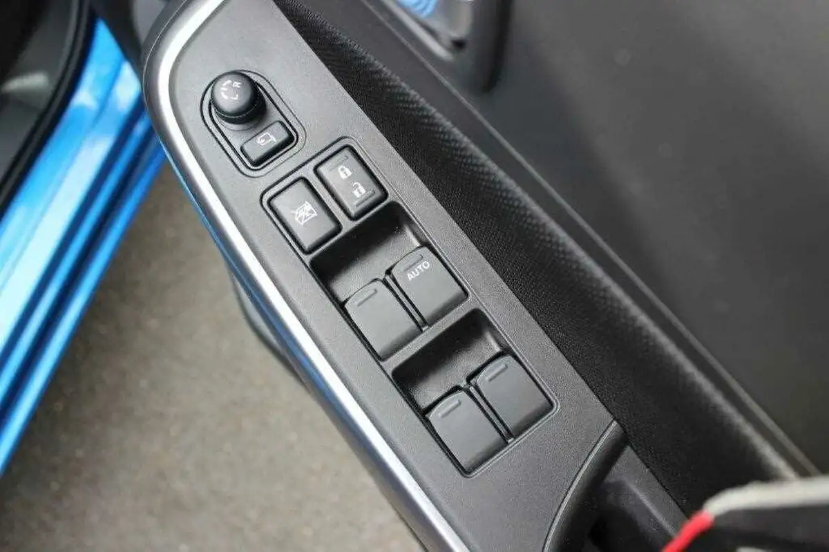 2023-suzuki-swift-12-dualjet-sz5-cvt-big-14