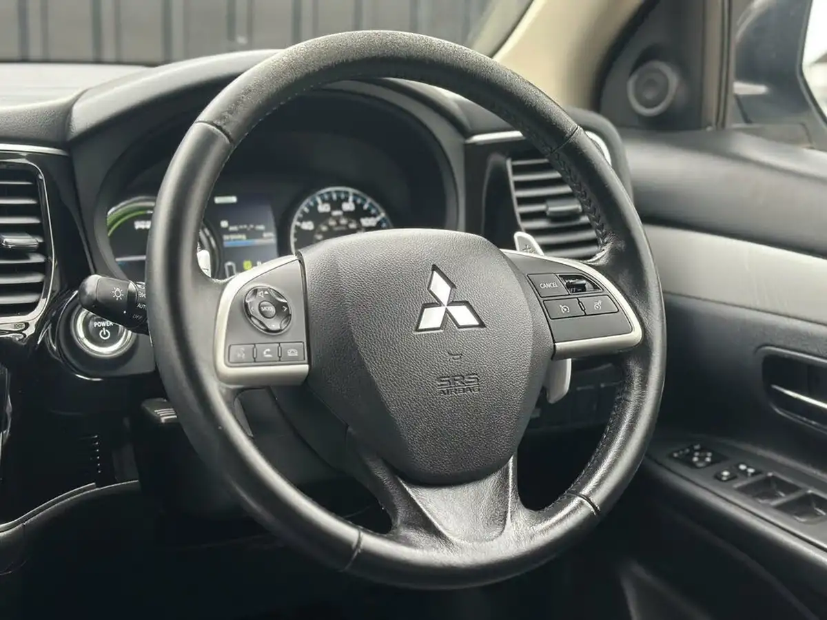 2015-mitsubishi-outlander-20-gx3h-phev-5st-big-21