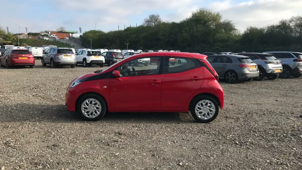 2021-toyota-aygo-10-vvt-i-x-play-tss-big-16