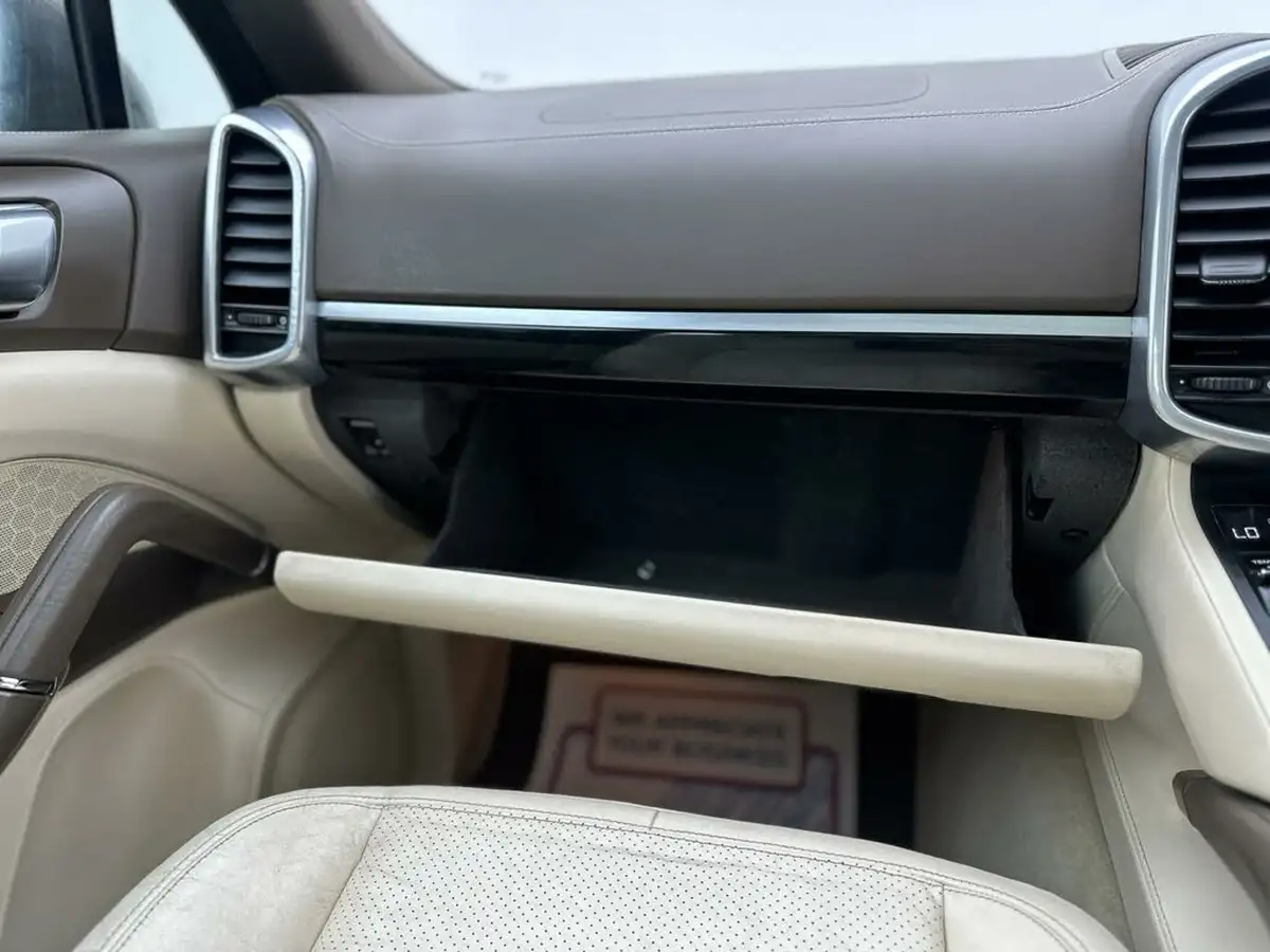 2013-porsche-cayenne-30td-big-43