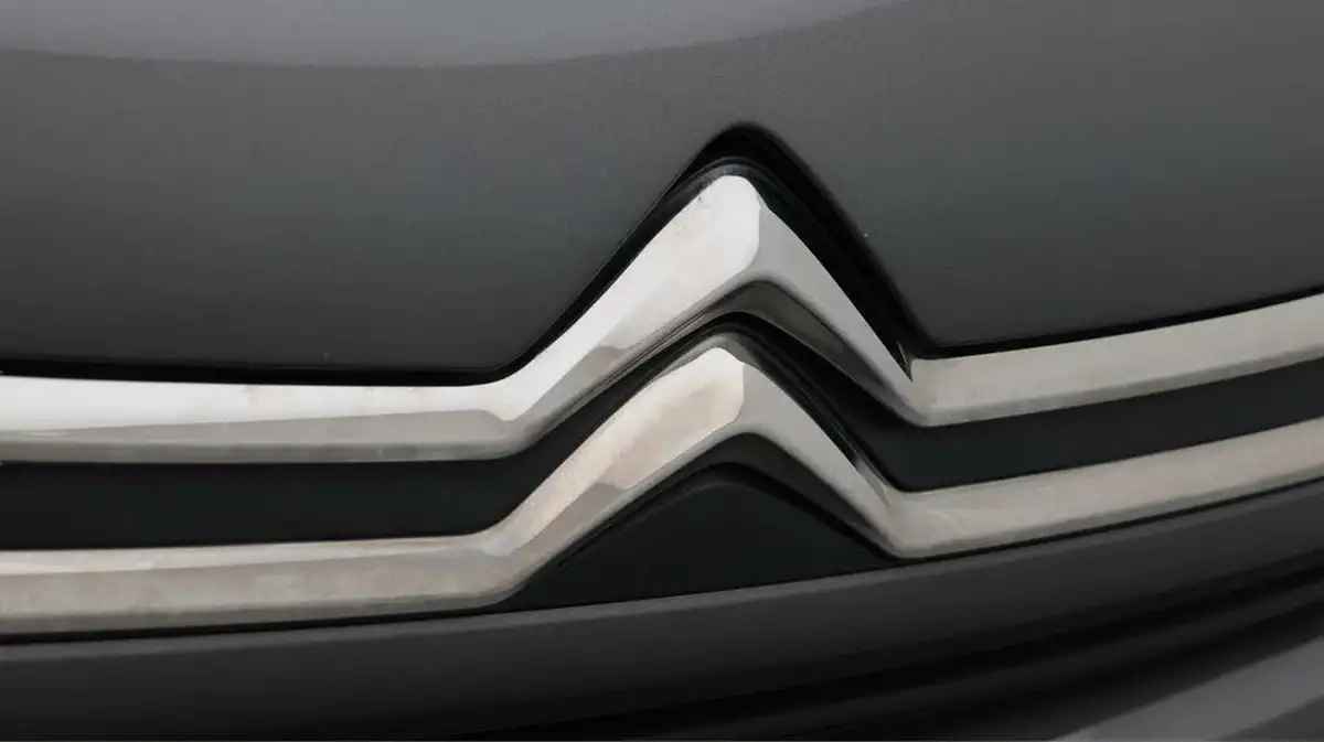 2022-citroen-c4-big-23