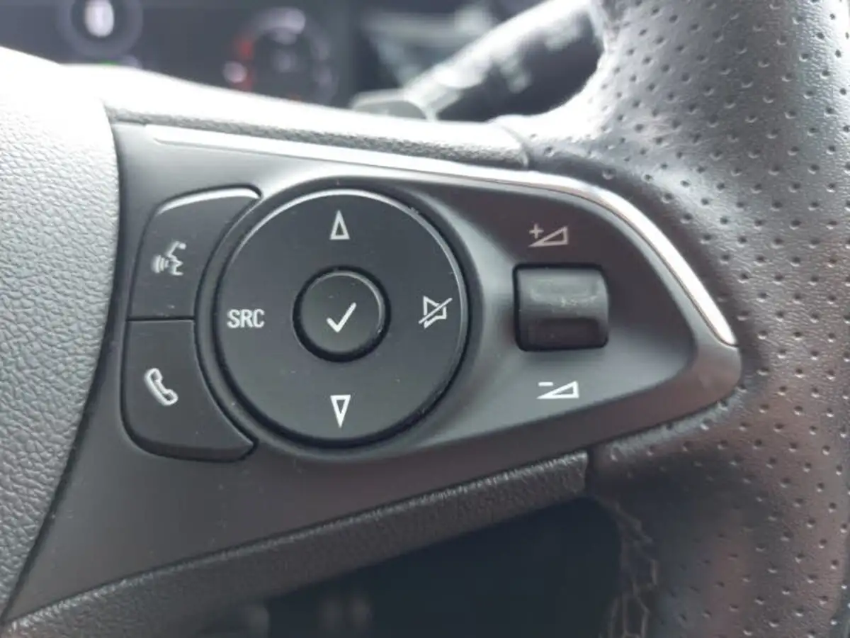 2023-vauxhall-grandland-16-gse-big-12