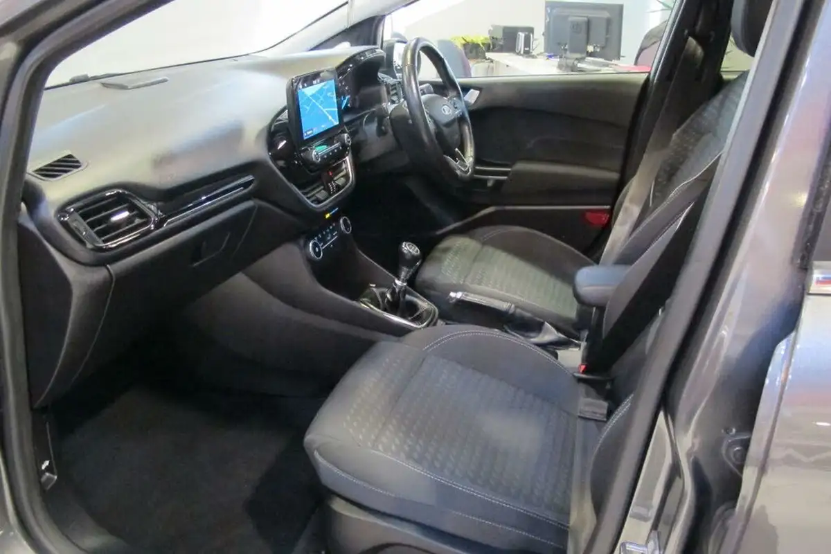 2017-ford-fiesta-10t-titanium-100ps-ecoboost-ss-5d-big-2