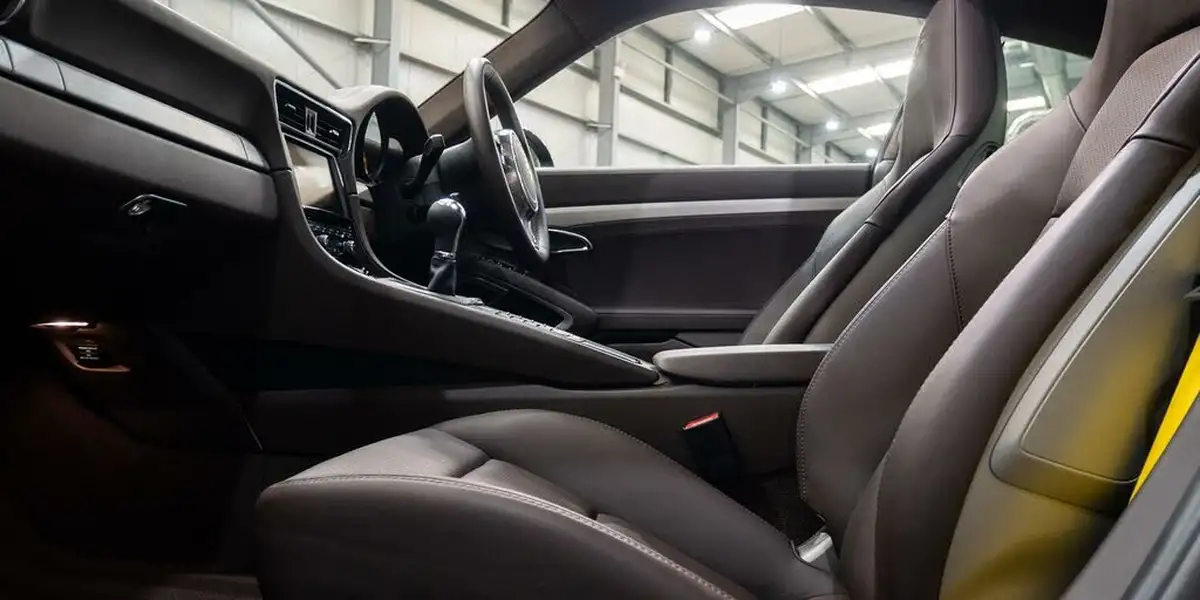 2015-porsche-911-38-carrera-gts-coupe-big-17