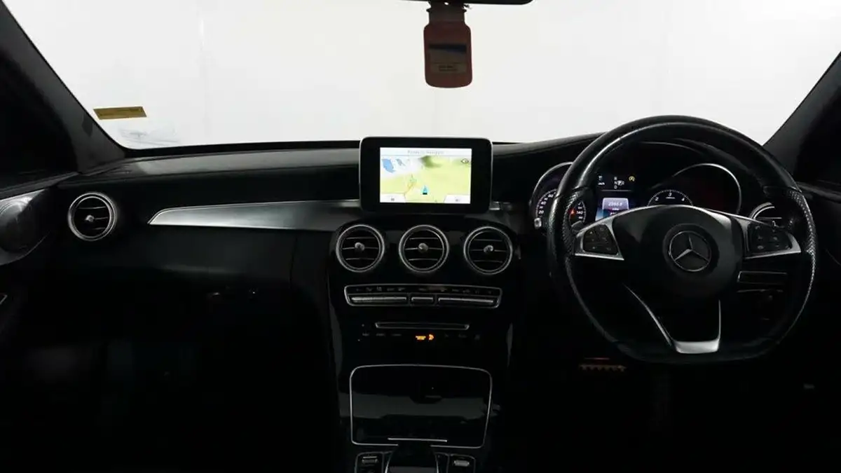 2015-mercedes-benz-c-class-21cdi-c220-amg-line-premiumss-saloon-4d-7g-tronic-plus-big-13