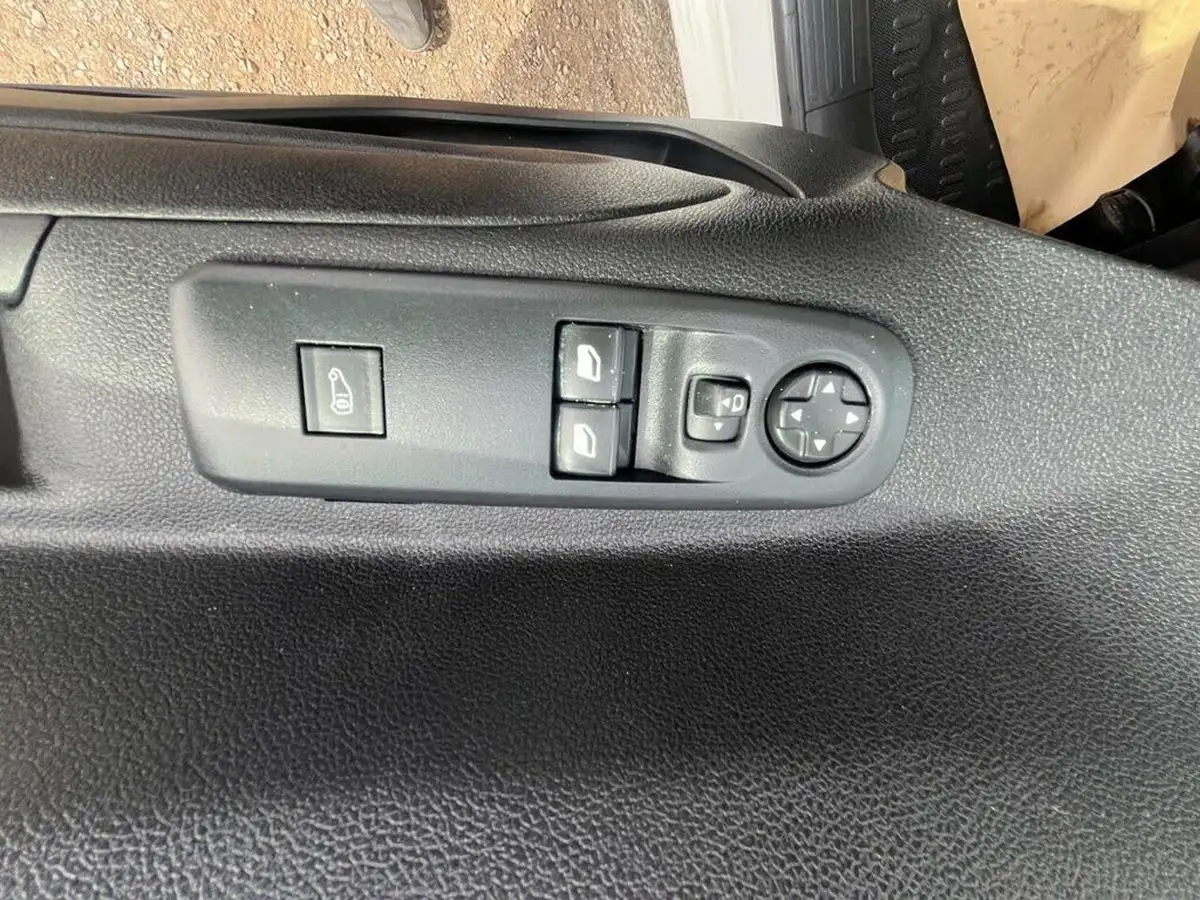 2020-peugeot-partner-15-bluehdi-1000-professional-100ps-eu6dt-panel-big-15