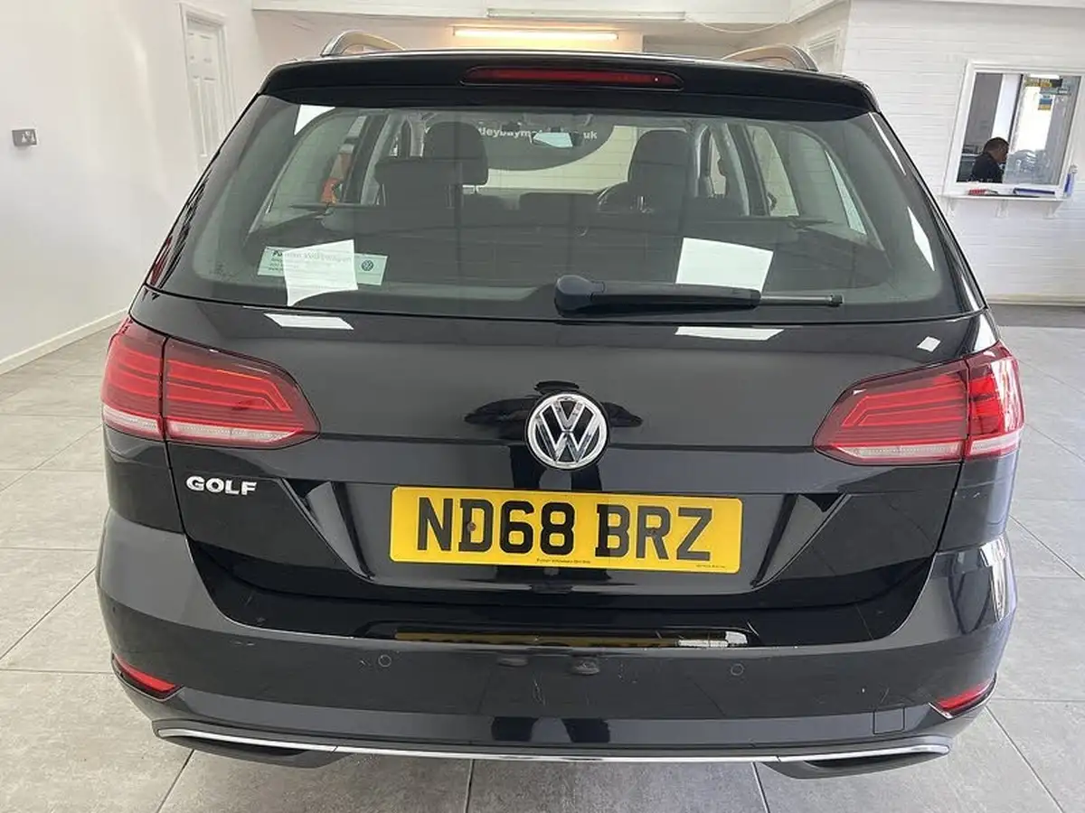 2019-volkswagen-golf-16tdi-se-estate-5d-big-3