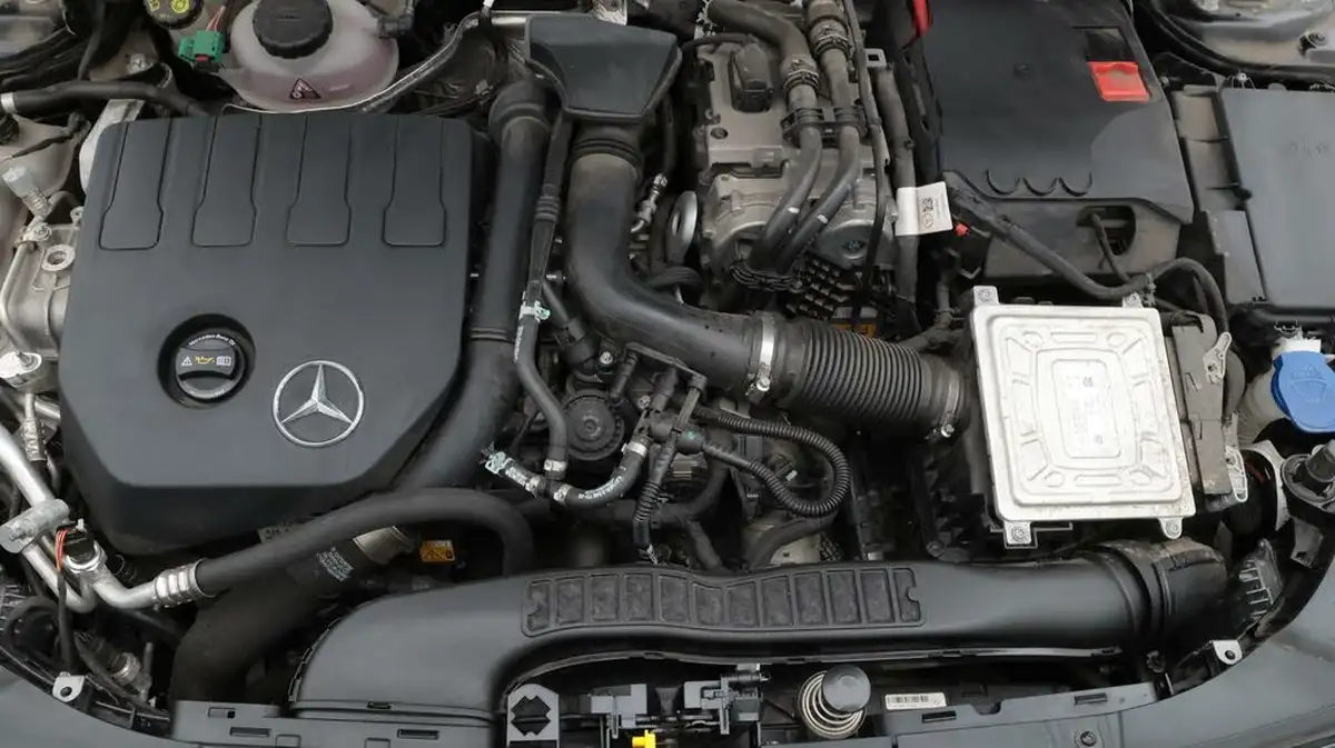 2021-mercedes-benz-a-class-13-a250e-amg-line-saloon-4d-big-18