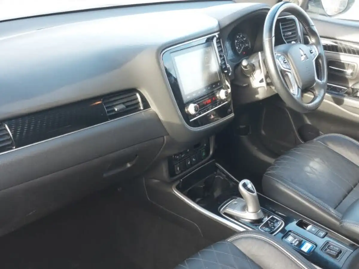 2020-mitsubishi-outlander-24-exceed-phev-big-4