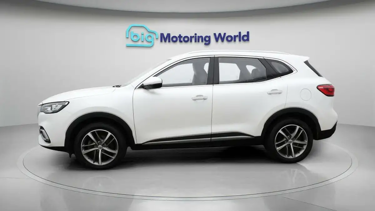 2021-mg-hs-15t-gdi-exclusive-162ps-big-4