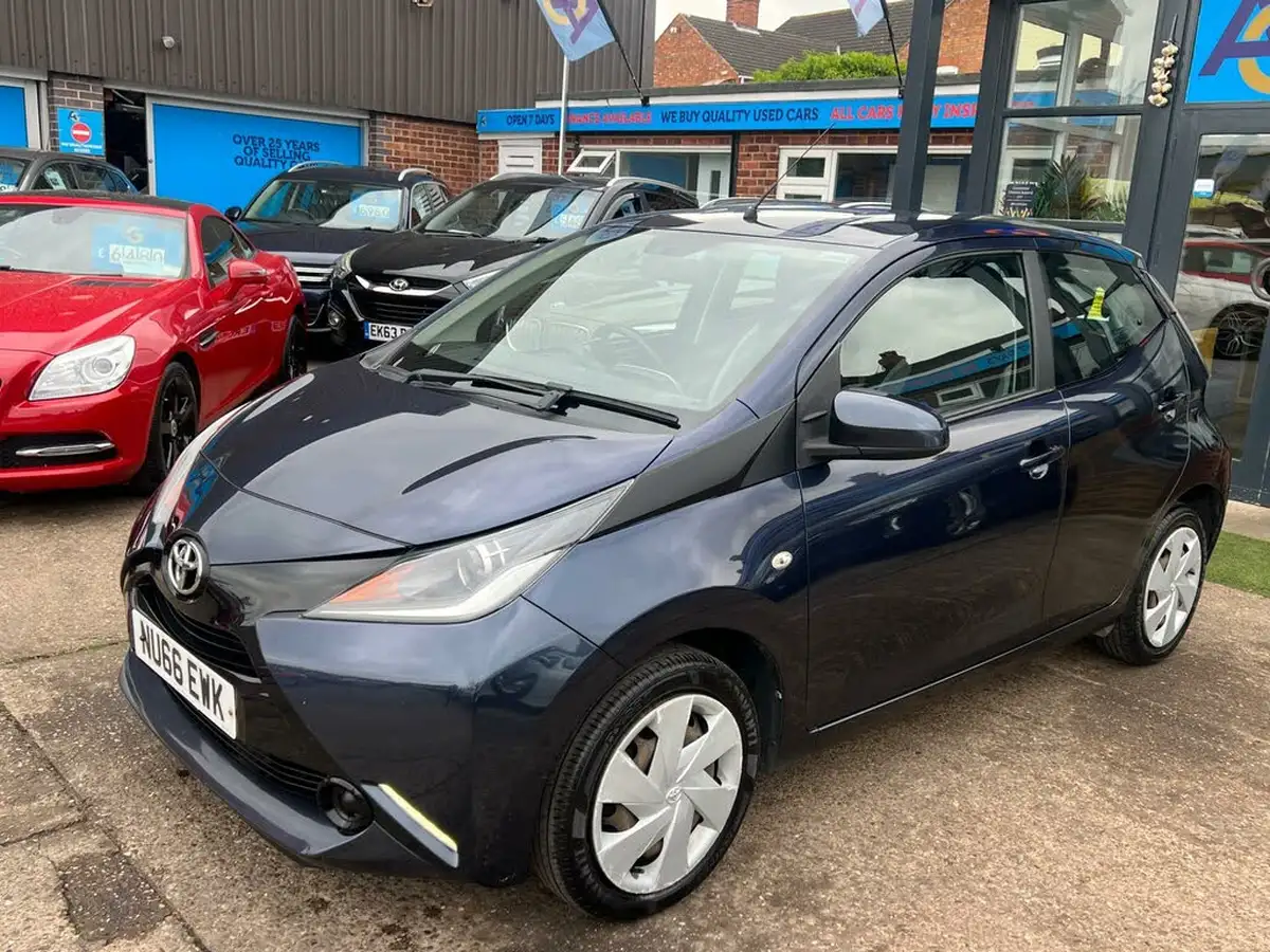 2016-toyota-aygo-10-vvt-i-x-play-68bhp-5d-big-18