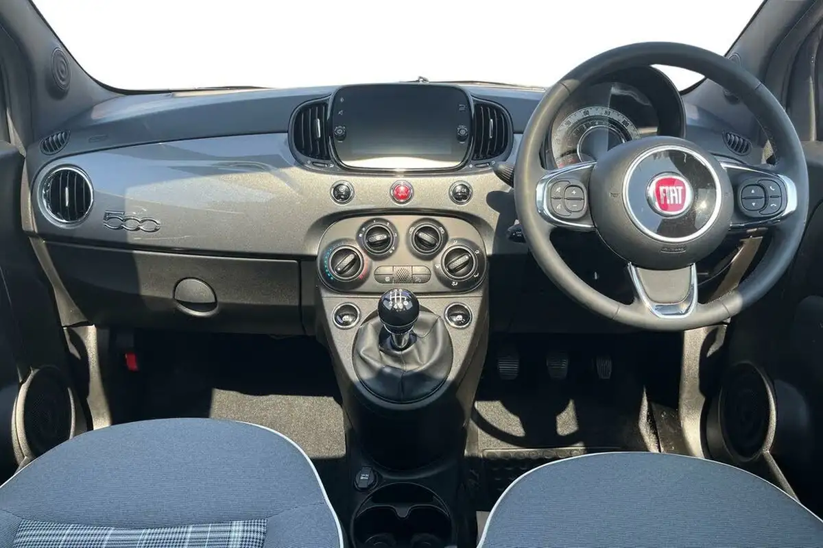2021-fiat-500-10-lounge-big-6