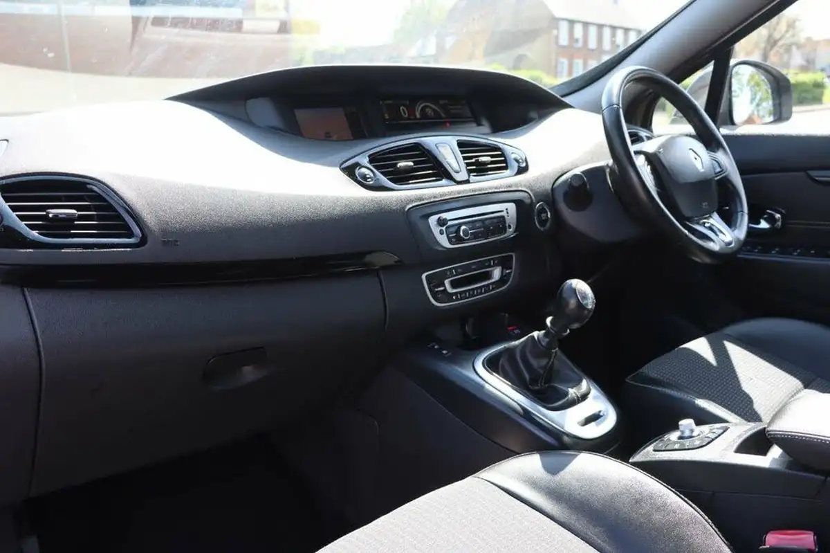 2014-renault-scenic-15td-dynamique-tom-tom-energy-ss-big-16