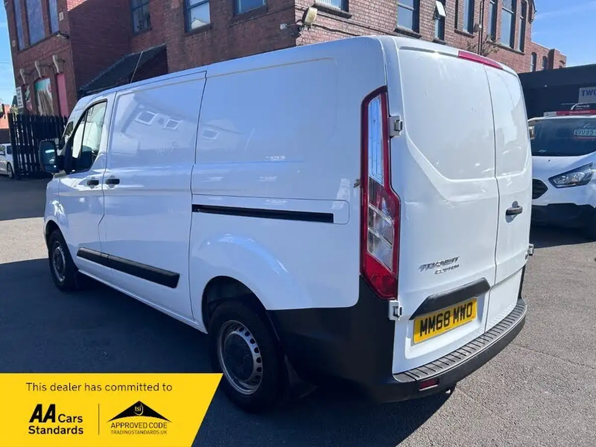 2018-ford-transit-custom-20tdci-300-l1h1-105pseu6-panel-van-big-4