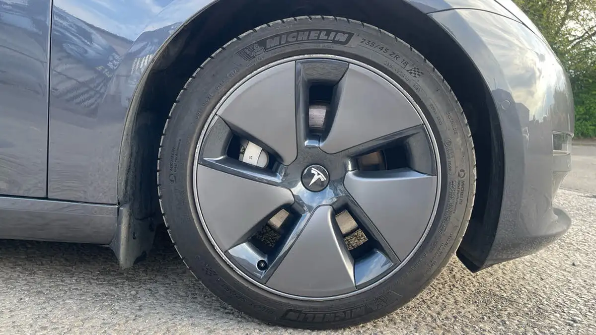 2021-tesla-model-3-e-long-range-4x4-big-17
