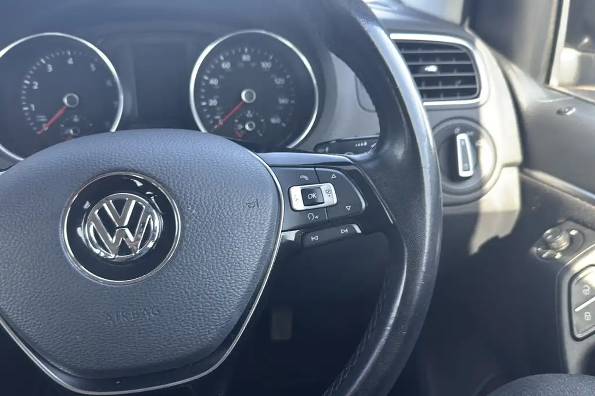 2016-volkswagen-polo-12-tsi-se-5d-big-16