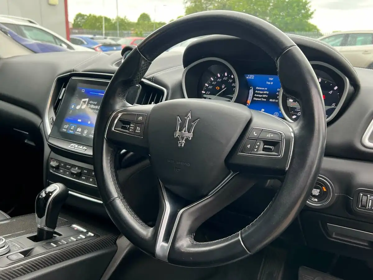 2017-maserati-ghibli-30td-big-23