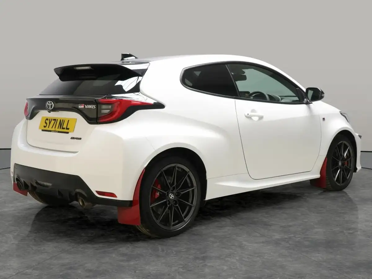 2021-toyota-yaris-16-gr-circuit-pack-big-10
