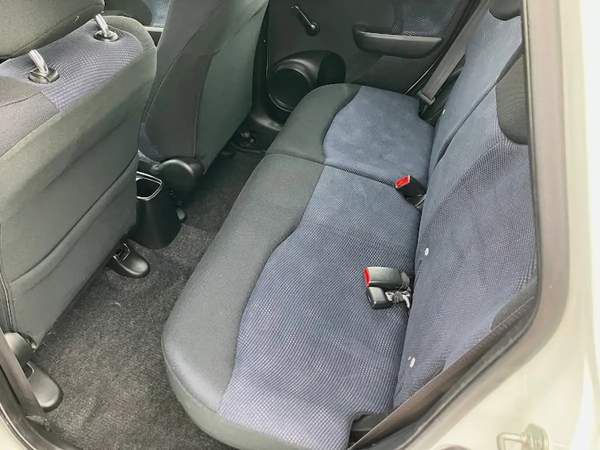 2015-honda-jazz-12-s-big-9