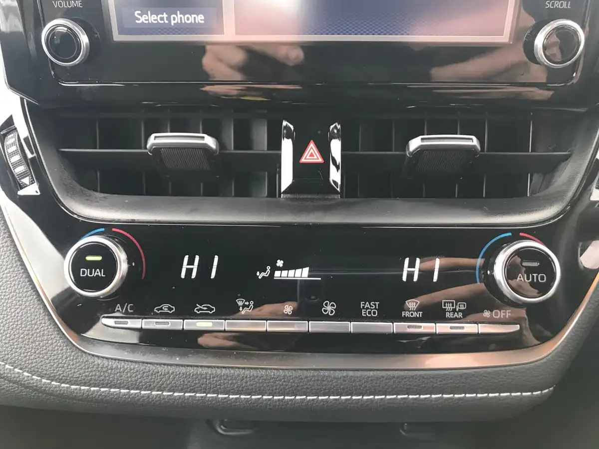 2022-toyota-corolla-18-vvt-i-icon-120bhp-trk-hatchback-5d-big-17
