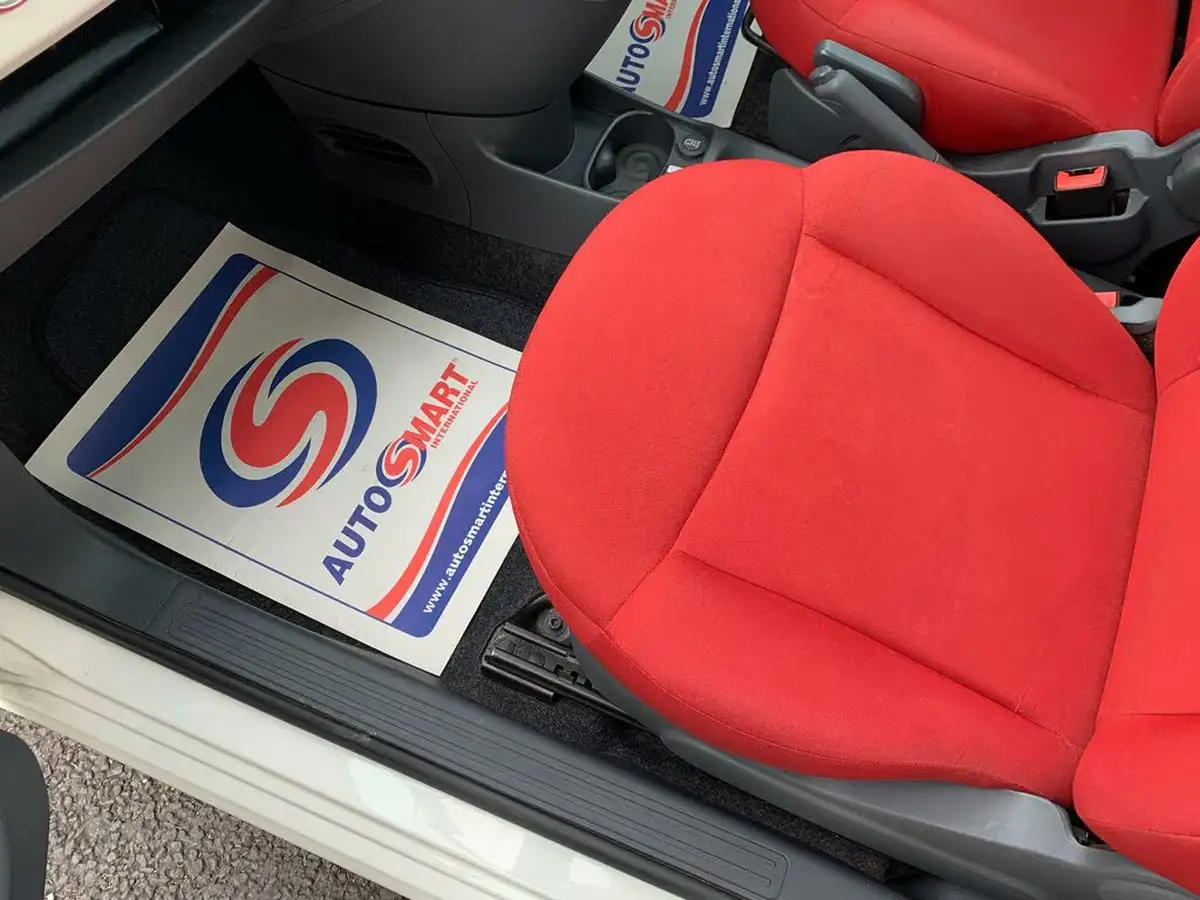2011-fiat-500-12-lounge-big-30