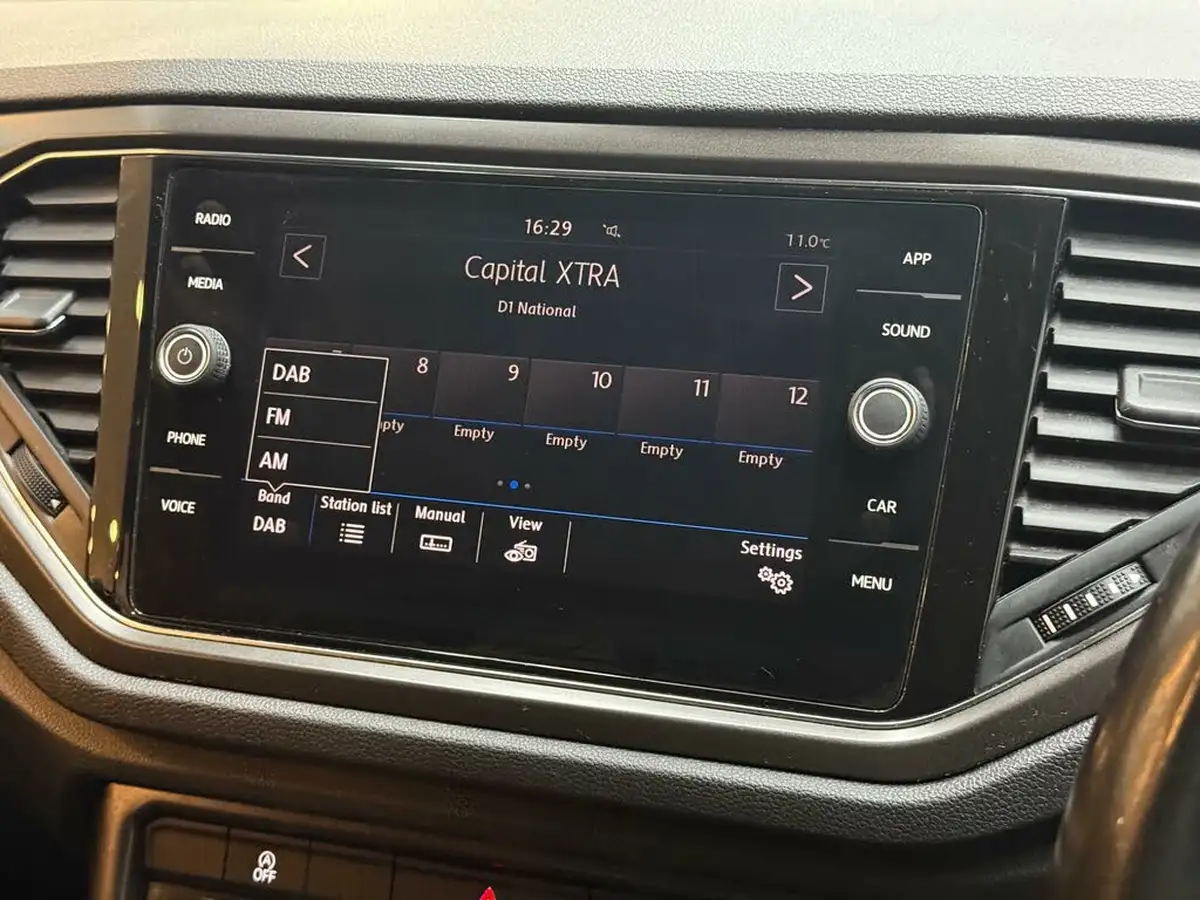 2019-volkswagen-t-roc-16tdi-se-big-31