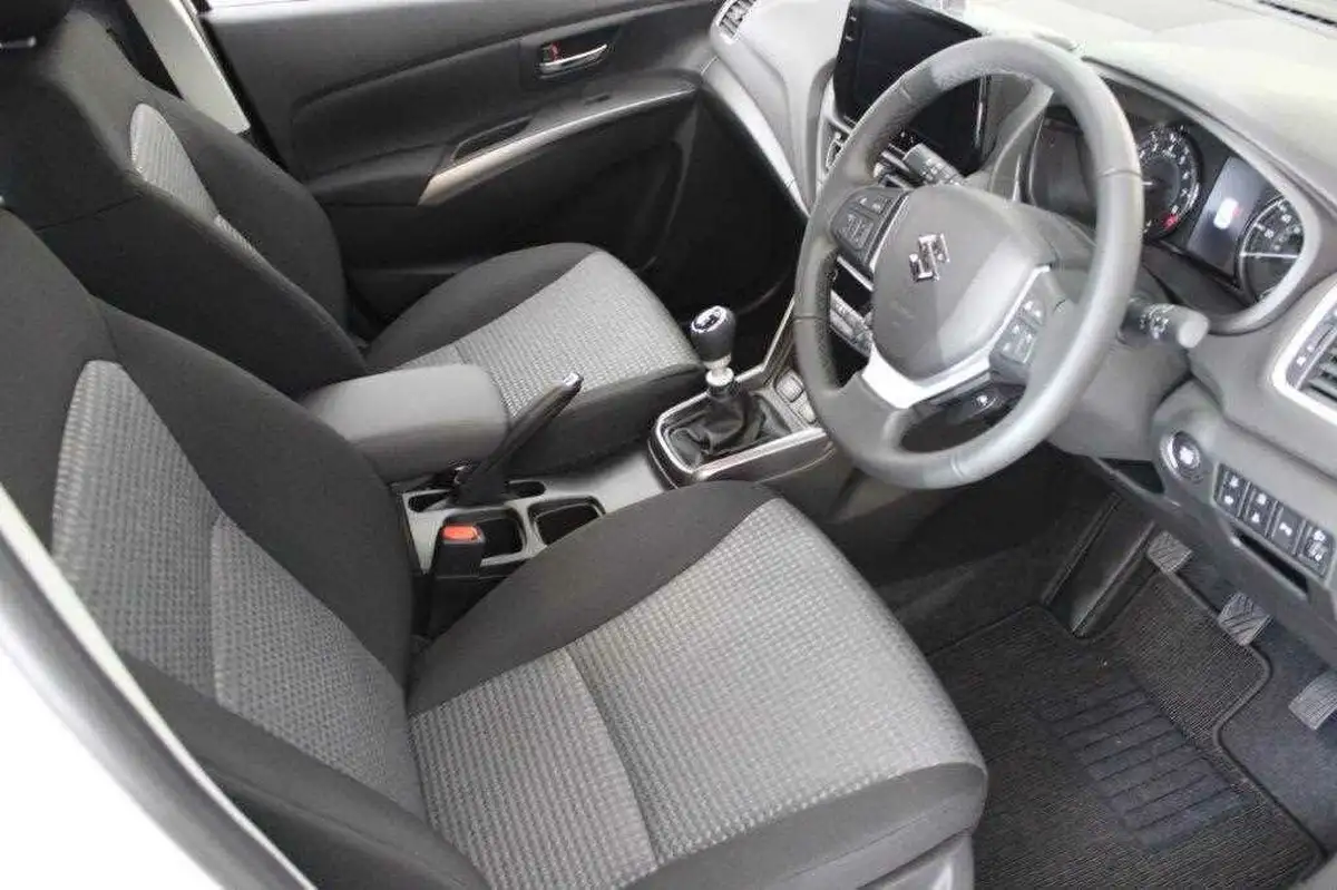 2025-suzuki-s-cross-14-boosterjet-motion-big-18