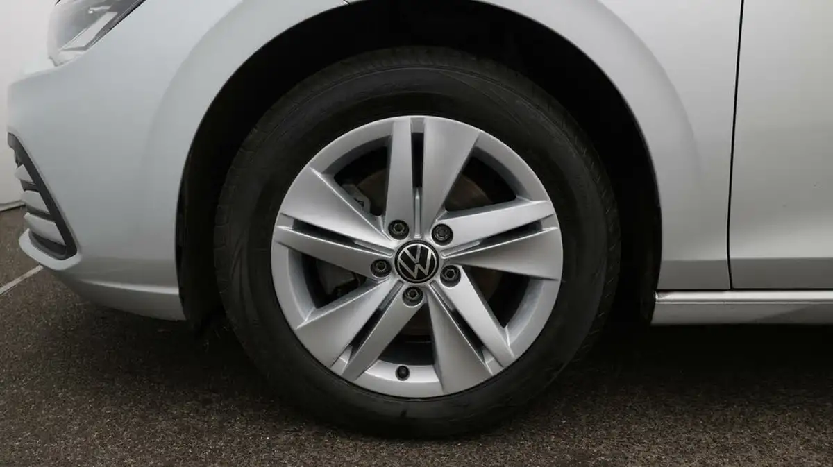 2022-volkswagen-golf-10-tsi-life-hatchback-big-18