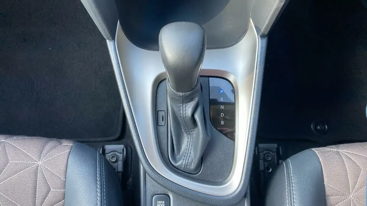 2022-toyota-yaris-cross-15-vvt-i-excel-big-23