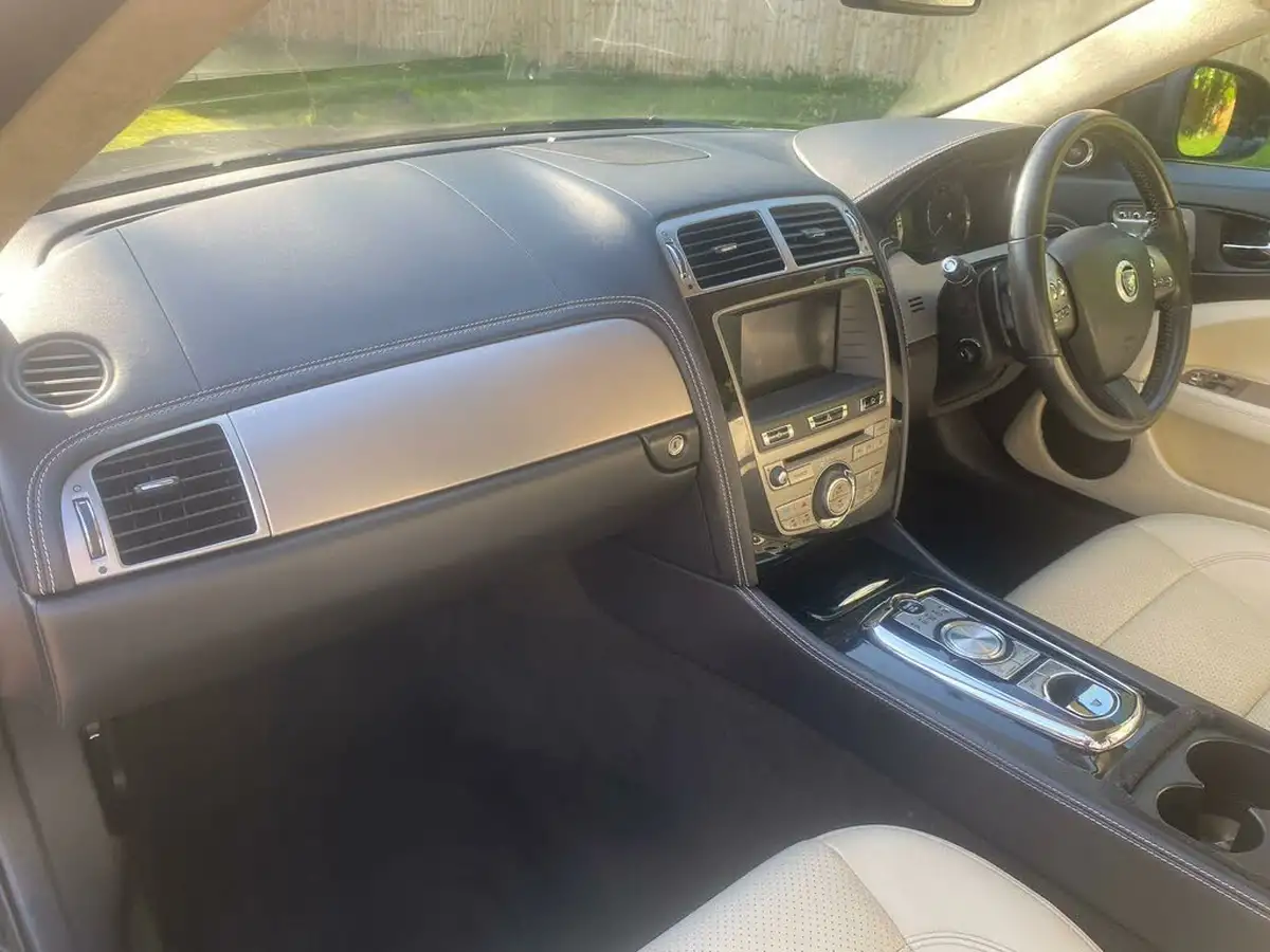 2010-jaguar-xk-50-portfolio-coupe-big-7