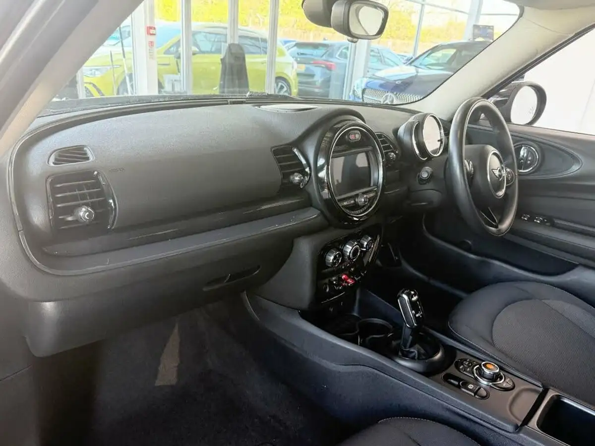 2018-mini-clubman-15-cooper-auto-big-11