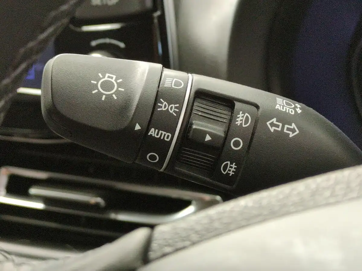 2023-hyundai-i30-10-t-gdi-se-connect-hatchback-dct-big-21
