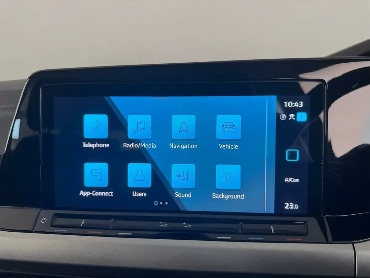 2021-volkswagen-golf-10-tsi-life-estate-big-34