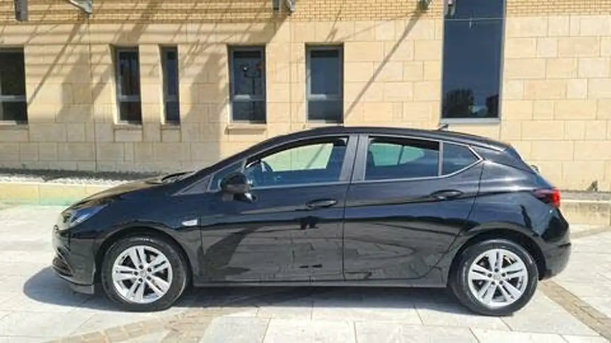 2018-vauxhall-astra-16cdti-tech-line-nav-110ps-ssecotec-hatchback-big-9