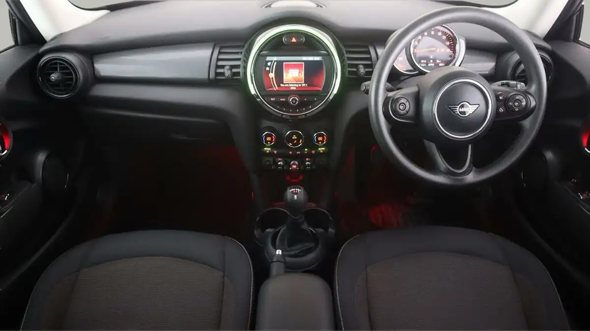 2020-mini-cooper-15-cooper-classic-hatchback-3d-big-12