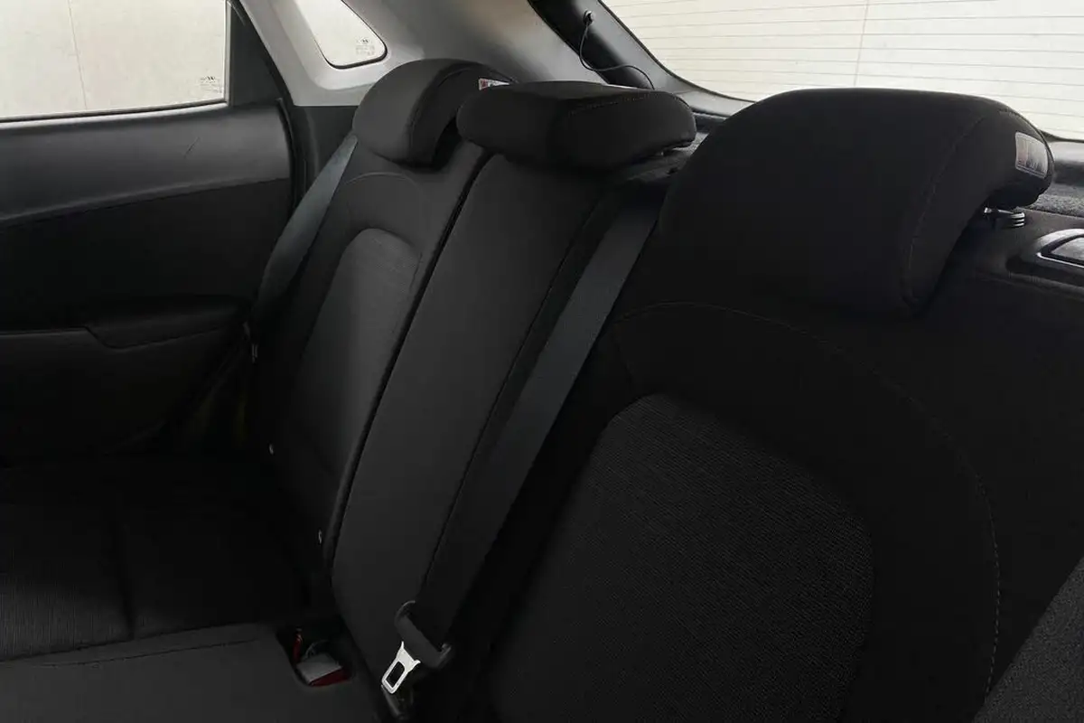 2022-hyundai-kona-16-gdi-se-connect-big-12