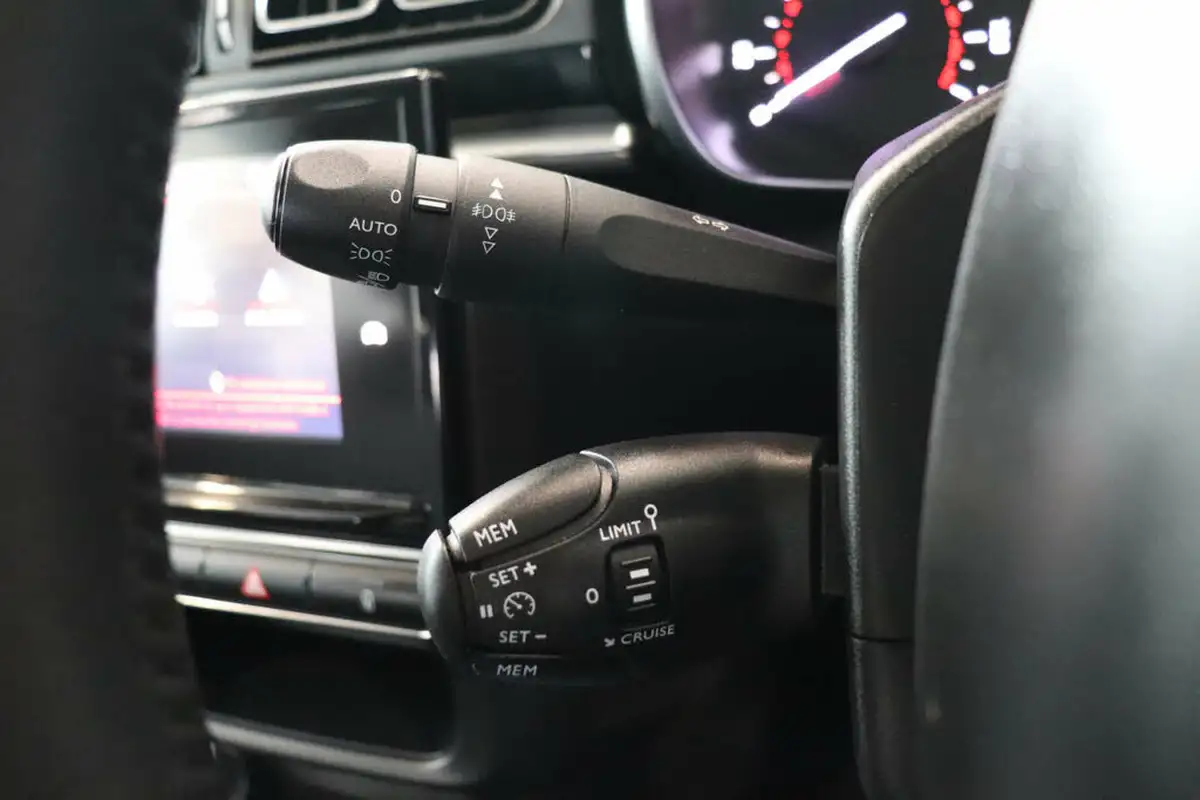 2018-citroen-c3-12-puretech-flair-110ps-ss-eat6-big-45