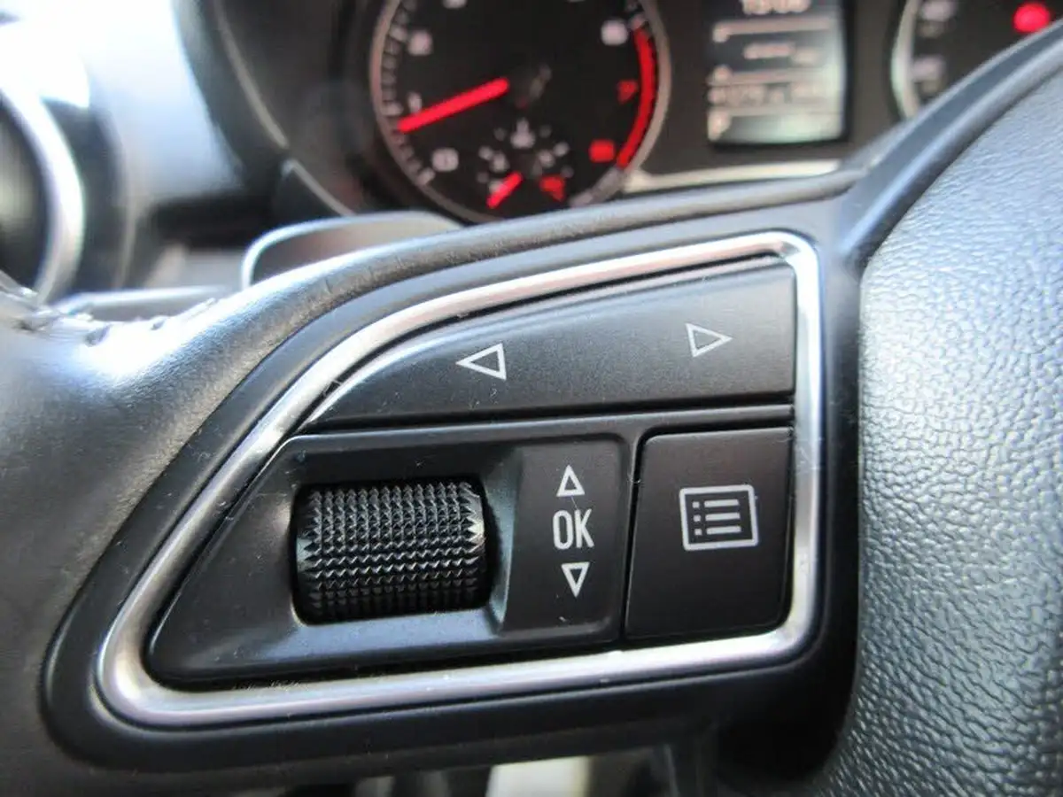 2012-audi-a1-14-tfsi-sportback-5d-s-tronic-big-13
