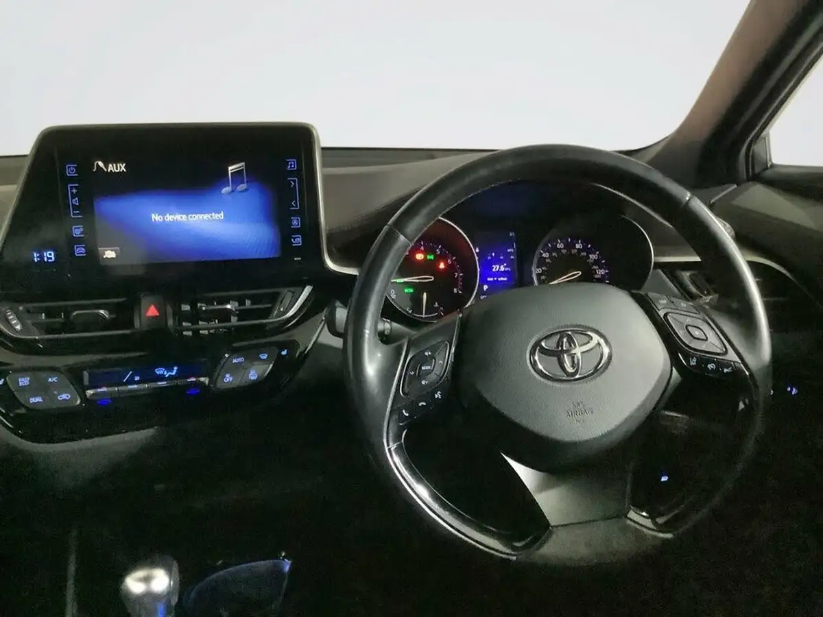 2017-toyota-c-hr-12-excel-cvt-big-12